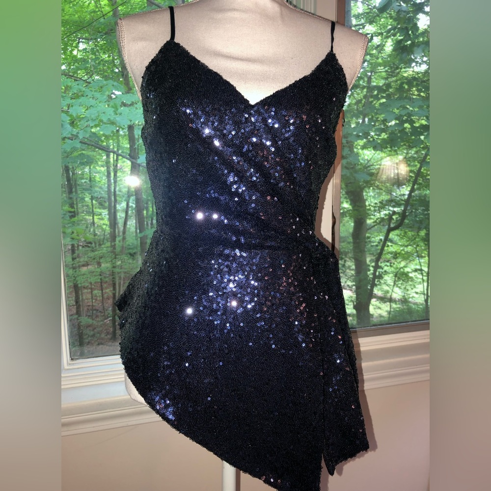 DO + BE 🦋NWT💙Blue sequence, spaghetti strap‎ top Sz. M